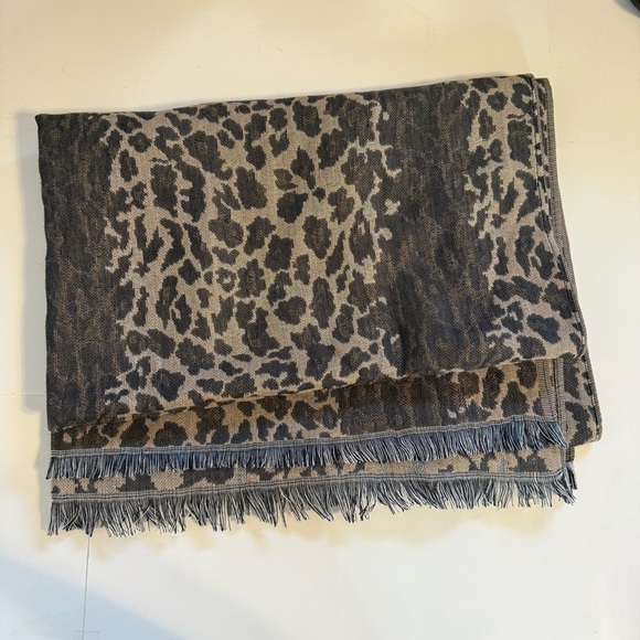 NWT Chicos Jacquard Animal Print Oblong Scarf Lightweight Wrap - Picture 4 of 9